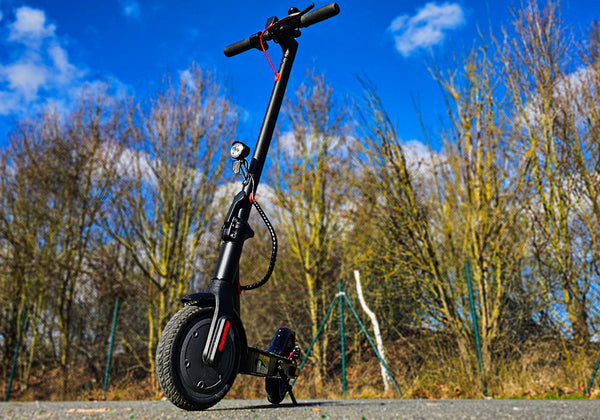 Ab wie vielen Jahren darf man E-Scooter fahren? Altersgrenzen, Regeln & Sicherheitstipps