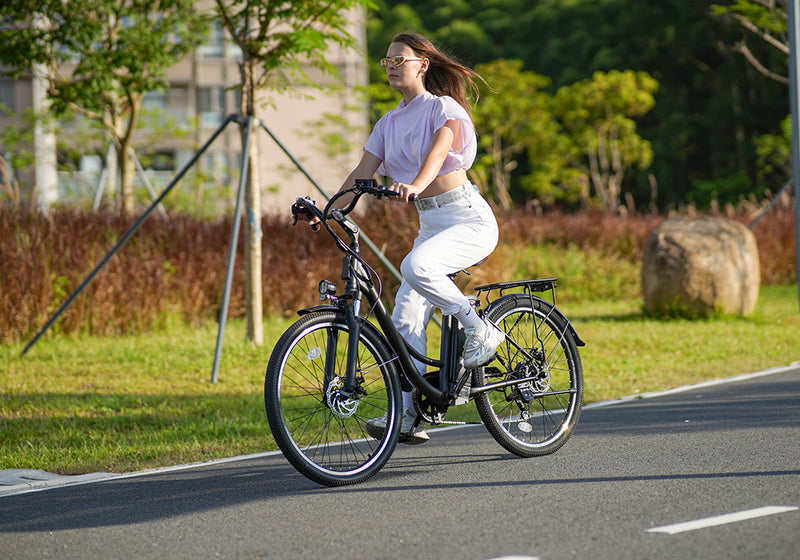 e-bike mit Vorder- und Rücklicht