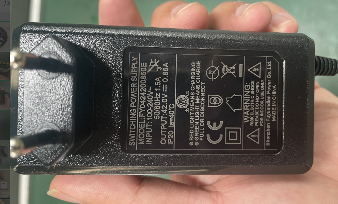0,85 A integriertes Ladegerät nach europäischem Standard für Hoverboard